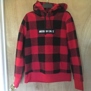 Men’s M American Eagle hooded sweatshirt in Buffalo plaid design